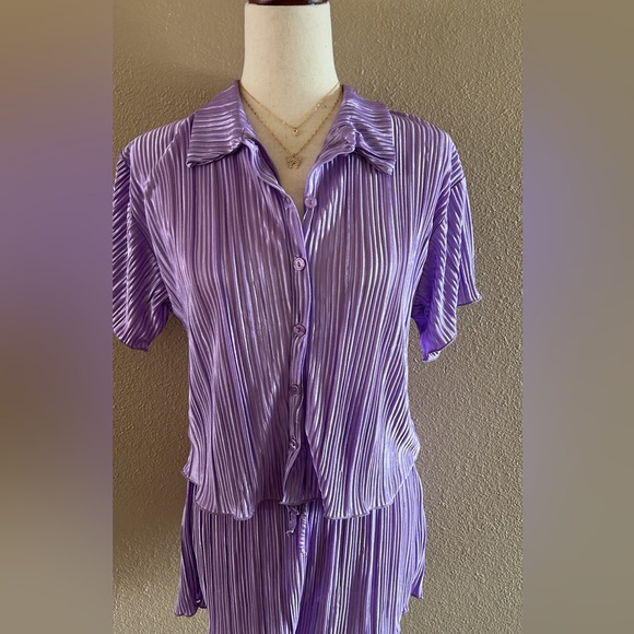 Pleated satin button down top and shorts in lavender - Picture 6 of 8